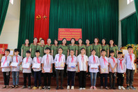 Công an Hà Nội tặng xe đạp, quà đến các em học sinh nghèo ở tỉnh Thái Nguyên