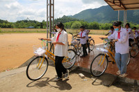 Công an Hà Nội tặng xe đạp, quà đến các em học sinh nghèo ở tỉnh Thái Nguyên