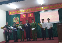 Khoảnh khắc bắt 'nóng' tên cướp tại phòng giao dịch ngân hàng BIDV