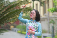 Phụ nữ Công an Thủ đô thướt tha với áo dài truyền thống