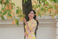 Phụ nữ Công an Thủ đô thướt tha với áo dài truyền thống