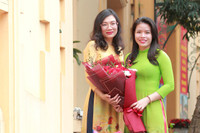 Phụ nữ Công an Thủ đô thướt tha với áo dài truyền thống