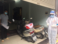 [Ảnh] Hòm phiếu phụ đến tận nhà, để cử tri bỏ phiếu chọn người tài đức