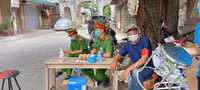 [Ảnh] Phong tỏa, lấy mẫu xét nghiệm cho người dân tại các xã ở huyện Thạch Thất