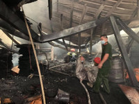 [Ảnh] Cận cảnh hiện trường vụ cháy nhà xưởng ở huyện Thạch Thất