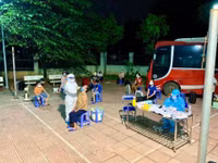 [Ảnh] Phong tỏa, lấy mẫu xét nghiệm cho người dân tại các xã ở huyện Thạch Thất