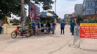 [Ảnh] Phong tỏa, lấy mẫu xét nghiệm cho người dân tại các xã ở huyện Thạch Thất