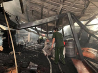 [Ảnh] Cận cảnh hiện trường vụ cháy nhà xưởng ở huyện Thạch Thất