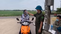 [Ảnh] Phong tỏa, lấy mẫu xét nghiệm cho người dân tại các xã ở huyện Thạch Thất