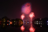 Ngắm những màn pháo hoa lung linh sắc màu trong đêm giao thừa ở Hà Nội