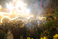 Người dân Hà Nội đi chùa cầu an trong đêm giao thừa