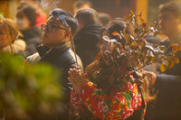 Người dân Hà Nội đi chùa cầu an trong đêm giao thừa