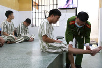 Những thầy thuốc mang màu áo xanh của Công an Hà Nội 