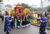 Về làng Triều Khúc xem lễ rước Bố Cái Đại Vương Phùng Hưng