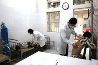 Những thầy thuốc mang màu áo xanh của Công an Hà Nội 