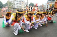 Về làng Triều Khúc xem lễ rước Bố Cái Đại Vương Phùng Hưng