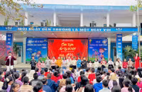 Học sinh Hà Nội sôi nổi tham gia ngày hội chào xuân 