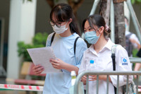 Thí sinh vui vẻ, thoải mái sau khi kết thúc ngày thi đầu tiên 