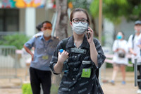 Thí sinh vui vẻ, thoải mái sau khi kết thúc ngày thi đầu tiên 