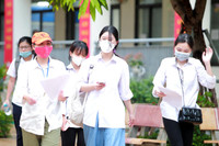 Thí sinh vui vẻ, thoải mái sau khi kết thúc ngày thi đầu tiên 