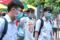 Thí sinh vui vẻ, thoải mái sau khi kết thúc ngày thi đầu tiên 