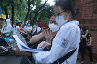 Thí sinh vui vẻ, thoải mái sau khi kết thúc ngày thi đầu tiên 