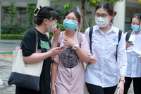 Thí sinh vui vẻ, thoải mái sau khi kết thúc ngày thi đầu tiên 