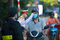 Chốt kiểm soát dịch Covid-19 tại cửa ngõ Hà Nội