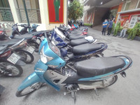 Cận cảnh hơn 40 thanh, thiếu niên 'đầu trần' đi xe không biển bị Cảnh sát 141 hóa trang phát hiện, xử lý