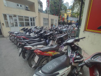 Cận cảnh hơn 40 thanh, thiếu niên 'đầu trần' đi xe không biển bị Cảnh sát 141 hóa trang phát hiện, xử lý