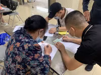 [Ảnh] Hơn 100 hành khách đầu tiên trên chuyến tàu Bắc Nam khởi hành từ Hà Nội 