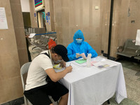 [Ảnh] Hơn 100 hành khách đầu tiên trên chuyến tàu Bắc Nam khởi hành từ Hà Nội 