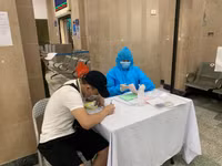 [Ảnh] Hơn 100 hành khách đầu tiên trên chuyến tàu Bắc Nam khởi hành từ Hà Nội 