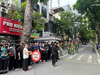 Người dân Thủ đô xếp hàng dài chờ vào viếng Tổng Bí thư Nguyễn Phú Trọng tại Nhà tang lễ Quốc gia