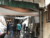 [Ảnh] Hiện trường vụ cháy xảy ra tại xưởng gỗ ở xã Hữu Bằng