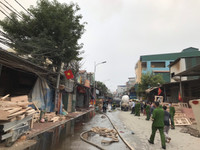 [Ảnh] Hiện trường vụ cháy xảy ra tại xưởng gỗ ở xã Hữu Bằng