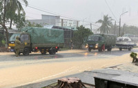 Công an tỉnh Đắk Lắk căng mình trong mưa lũ giúp dân