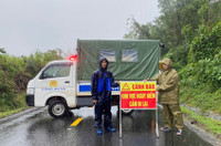 Công an tỉnh Đắk Lắk căng mình trong mưa lũ giúp dân