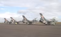 Bất chấp cảnh báo ‘nóng’, tiêm kích F-16 Venezuela vẫn ‘vờn trên đầu’ khu trục hạm Mỹ