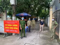 Ấm lòng tình quân, dân giữa những ngày tháng chống dịch