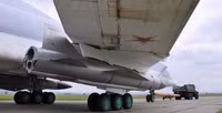 Khoảnh khắc tên lửa Kh-22 Nga lao xuống thành phố miền trung Ukraine
