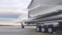 Khoảnh khắc tên lửa Kh-22 Nga lao xuống thành phố miền trung Ukraine
