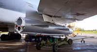 Khoảnh khắc tên lửa Kh-22 Nga lao xuống thành phố miền trung Ukraine
