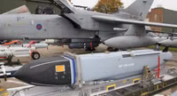 'Kiếm sĩ' Su-24 thời Liên Xô tăng uy lực khi được trang bị tên lửa hành trình phương Tây