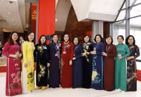 Hình ảnh các nữ đại biểu tham dự Đại hội XIII của Đảng