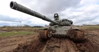 Xe tăng T-72B bị bắn gãy pháo tại chiến trường Ukraine