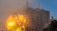 [ẢNH] Cách Israel đuổi thường dân ra ngoài trước khi đánh sập các tòa nhà tại dải Gaza