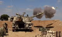 [ẢNH] Israel dùng pháo tự hành Mỹ nã đạn dữ dội vào dải Gaza