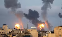 [ẢNH] Cách Israel đuổi thường dân ra ngoài trước khi đánh sập các tòa nhà tại dải Gaza