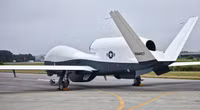 [ẢNH] Lần đầu tiên ‘Đại bàng xám’ MQ-4C của Mỹ tới Nhật Bản